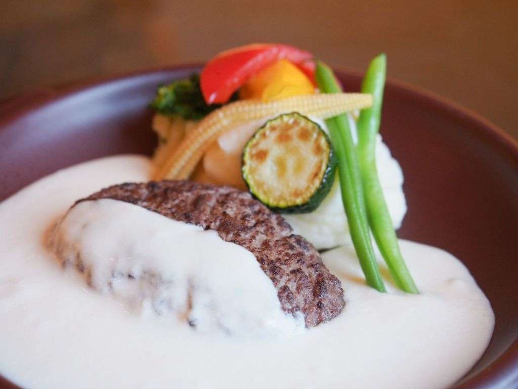 新鮮な野菜と料理のイメージ